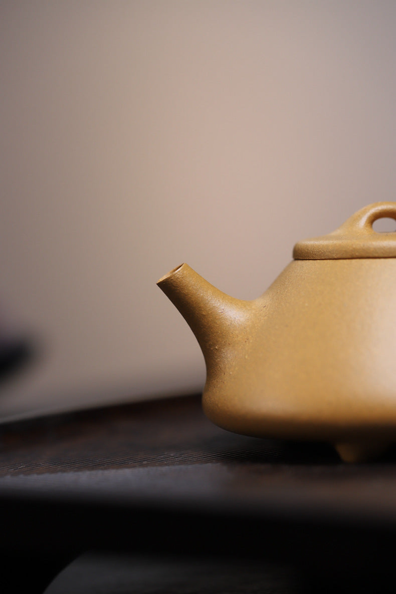 [Chingshui Tang 青水堂] Handmade Yixing Yellow Zisha Clay Teapot – 140ml Original Ore Huangjin Duan (Golden Duan) Clay Shih Piao Teapot, Thin-Walled Gongfu Purple Clay Teaware