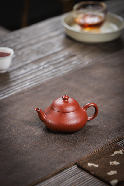 [Chingshui Tang 青水堂] Handmade Yixing Red Zisha Clay Teapot – 120ml Original Ore Zhuni Pear-Shaped Teapot, Handmade Gongfu Tea Teaware for Home Brewing