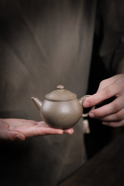[Chingshui Tang 青水堂] Handmade Yixing Zisha Sandy Purple Clay Teapot – 130ml Handmade Original Ore Qing Jiangpo Clay Bala Shui Ping Teapot, Small Gongfu Purple Clay Teaware with Built-in Filter