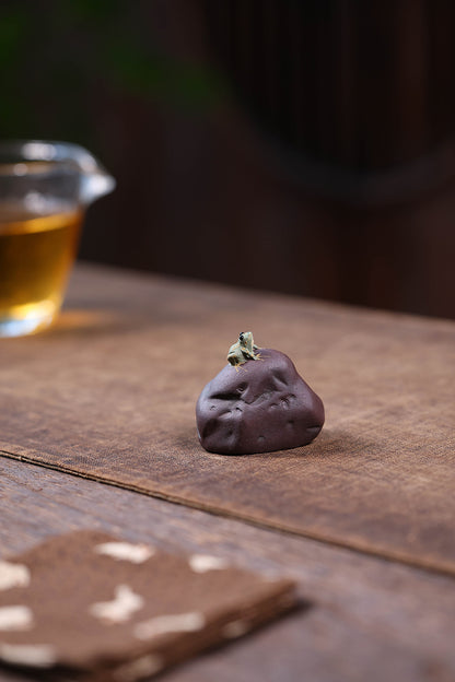 Gohobi Yixing Purple Clay Lotus Frog Tea Pet – Handmade Water-Spraying Lucky Ornament