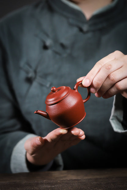 [Chingshui Tang 青水堂] Handemade Yixing Red Zisha Clay Teapot – 100ml Original Ore Zhuni, Traditional Weng-Style, Thin Body, Built-in Filter, Handmade Gongfu Teapot