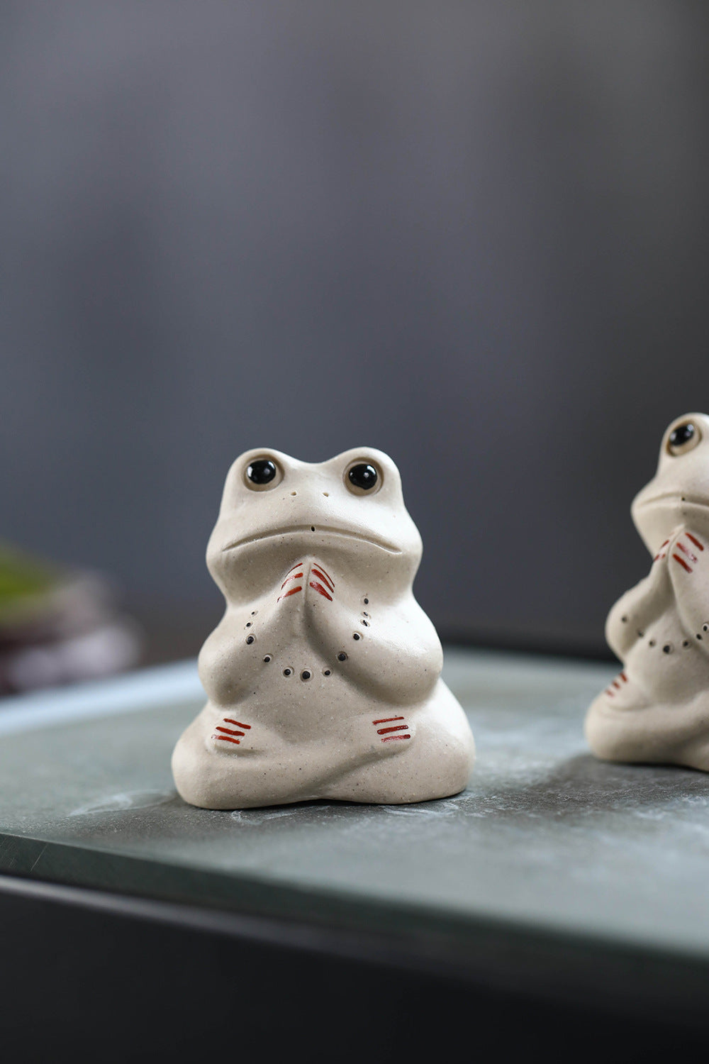 Gohobi Handmade Ceramic YiXing Clay Frog Ornament Tea pet