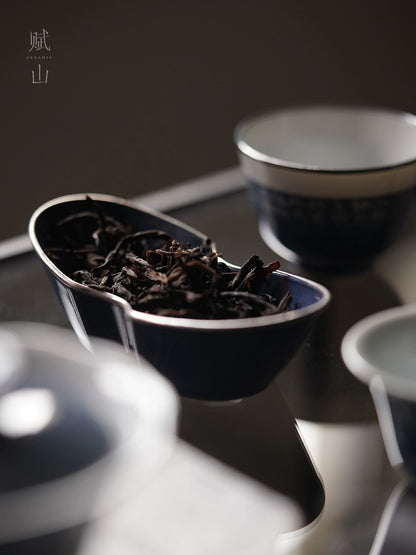 [賦山敘 x Gohobi] Splash-Blue Carved Bamboo Tea Scoop – Silver-Rimmed Ceramic Cha He for Gongfu Tea Serving