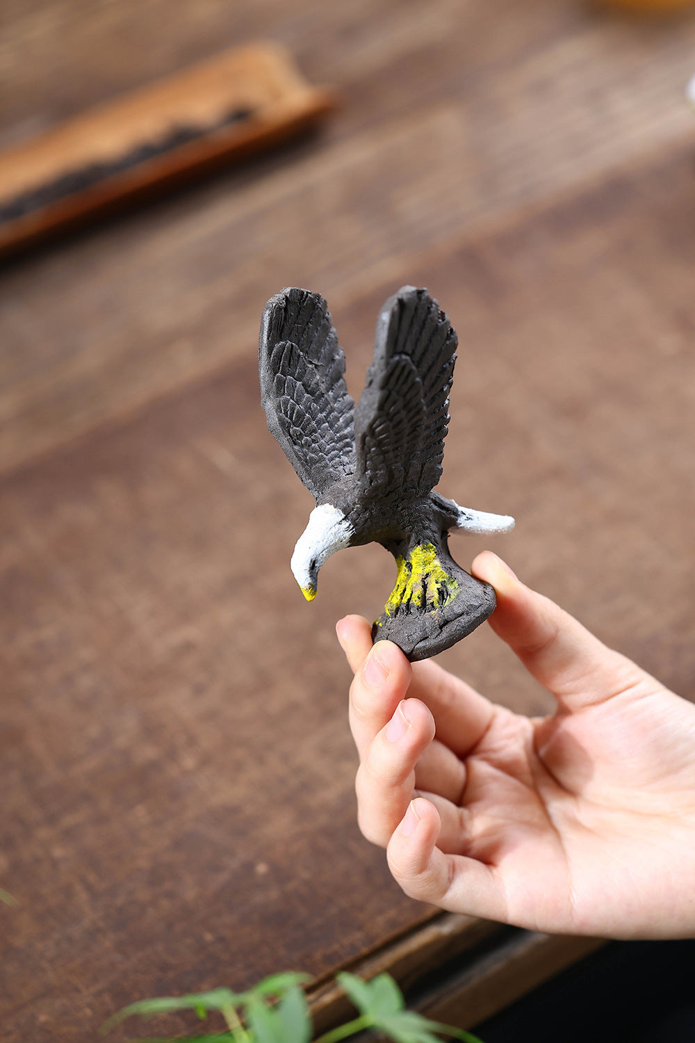 Gohobi Yixing Purple Clay Eagle Tea Pet – Hand-Painted Bird Ornament