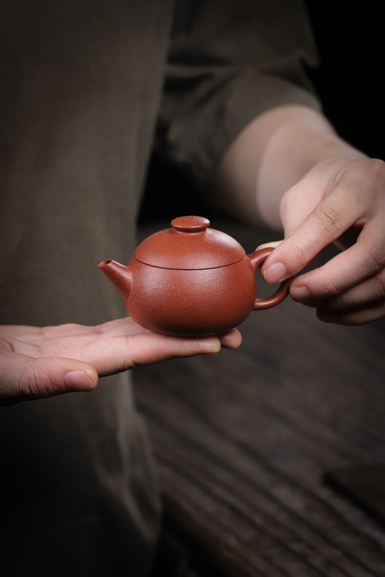 [Chingshui Tang 青水堂] Handmade Yixing Zisha Sandy Purple Clay Teapot – 90ml Handmade Original Ore Jiangpo Clay Bowl-Shaped Teapot, Thin Body with Built-in Filter, Gongfu Small Teaware