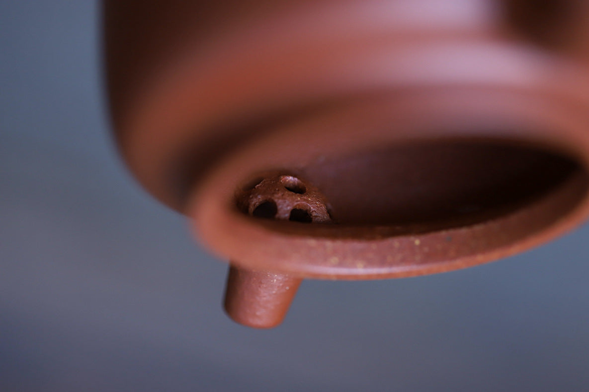 [Chingshui Tang 青水堂] Handmade Yixing Original Ore Sandy Purple Clay "Dezhong" Teapot – 150ml Zen-Inspired Home Brewing Teapot with Built-in Filter