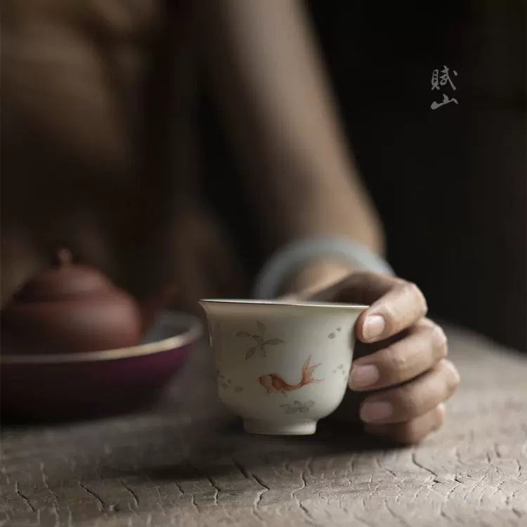 [賦山敘 x Gohobi] Antique-Style Fish & Algae Bell-Shaped Master Cup – Hand-Painted Ceramic Gongfu Teacup with Gold Detailing
