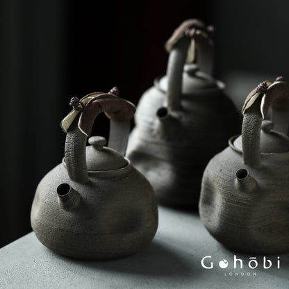 Gohobi Nanbanyaki Style Fireplace-Boiled Teapot – Handmade Wabi-Sabi Dual-Purpose Kettle (900ml)