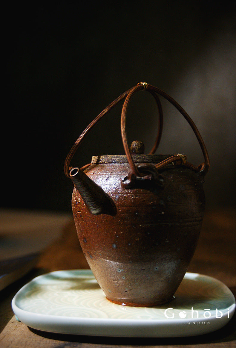 Gohobi Heat-Resistant Old Rock Mud Boiling Teapot – Coarse Pottery Beam-Lifted Stove Kettle (560ml)