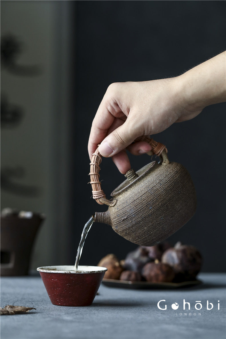 Gohobi Old Rock Mud Charcoal Teapot – Pure Handmade Coarse Pottery Kettle with Bamboo & Copper Beam (600ml)