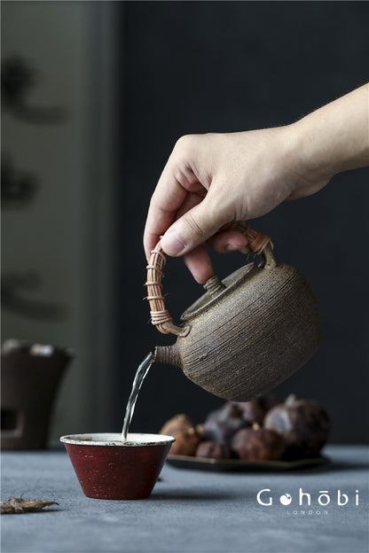 Gohobi Old Rock Mud Charcoal Teapot – Pure Handmade Coarse Pottery Kettle with Bamboo & Copper Beam (600ml)