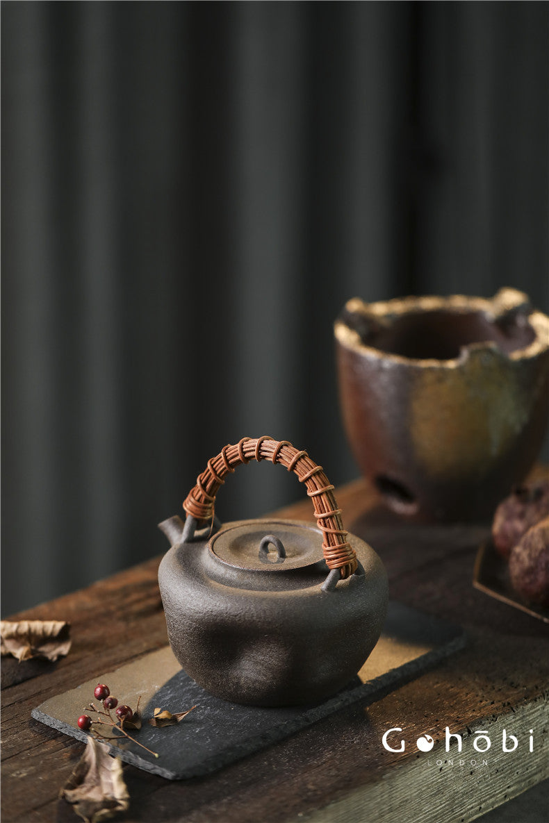 Gohobi Nanbanyaki Fireplace Teapot – Collector’s Wabi-Sabi Beam-Lifted Kettle (800ml)