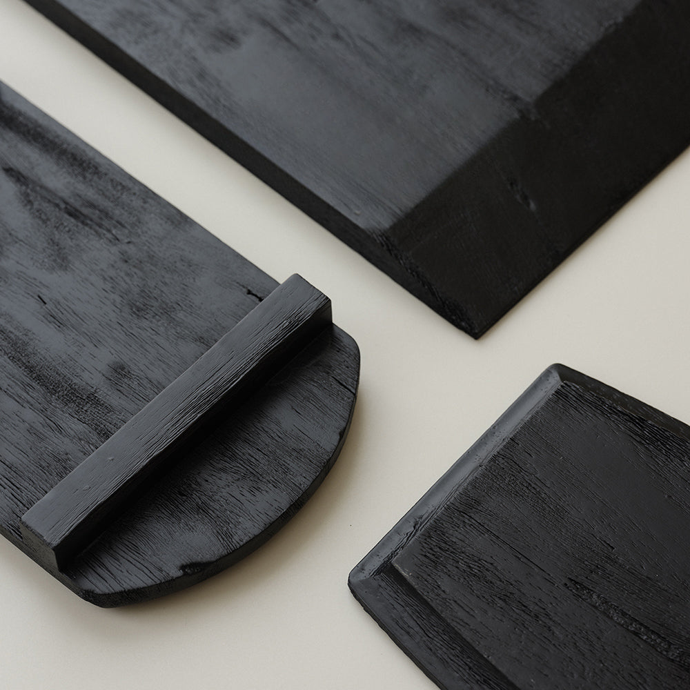 Plateau noir en bois carbonisé de style japonais Gohobi Wabi-Sabi 003