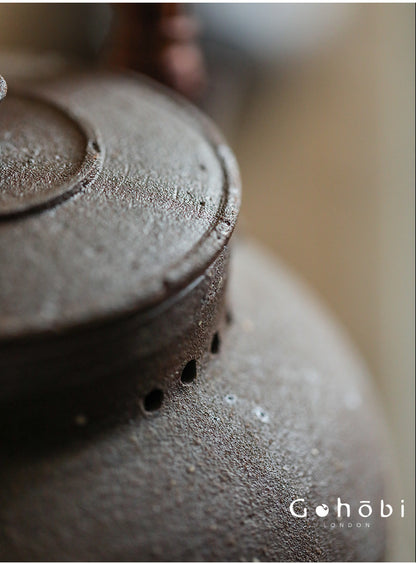 Gohobi Old Rock Mud Beam-Lifted Teapot – Handmade Coarse Pottery Kettle (580ml)