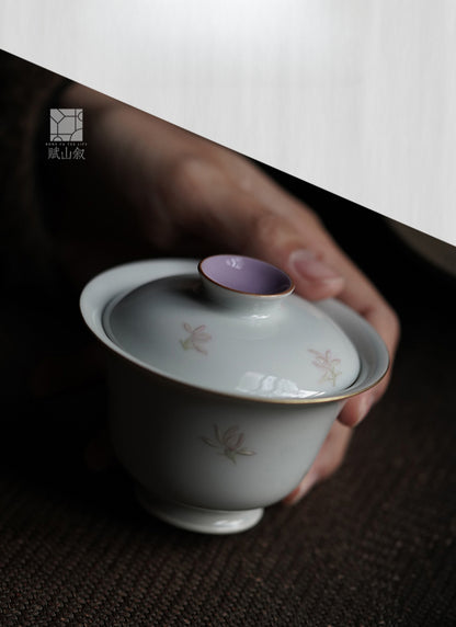 [賦山敘 x Gohobi] “Dusky Purple Orchid” Gaiwan – Handmade Jingdezhen Ceramic Tea Bowl with Heat-Resistant Design