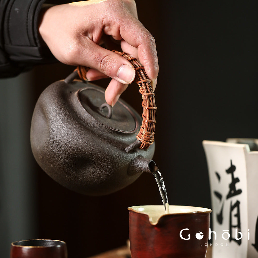 Gohobi Nanbanyaki Fireplace Teapot – Collector’s Wabi-Sabi Beam-Lifted Kettle (800ml)