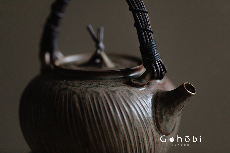 Gohobi Japanese Pottery Rattan-Woven Teapot – Handmade Open Flame Kettle (500ml, 2 Colours)