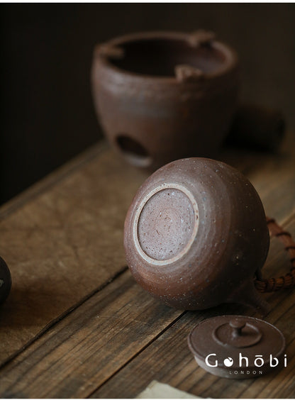 Gohobi Old Rock Mud Beam-Lifted Teapot – Handmade Coarse Pottery Kettle (580ml)