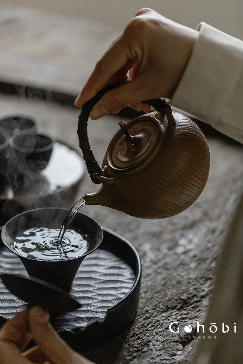 Gohobi Japanese Pottery Rattan-Woven Teapot – Handmade Open Flame Kettle (500ml, 2 Colours)