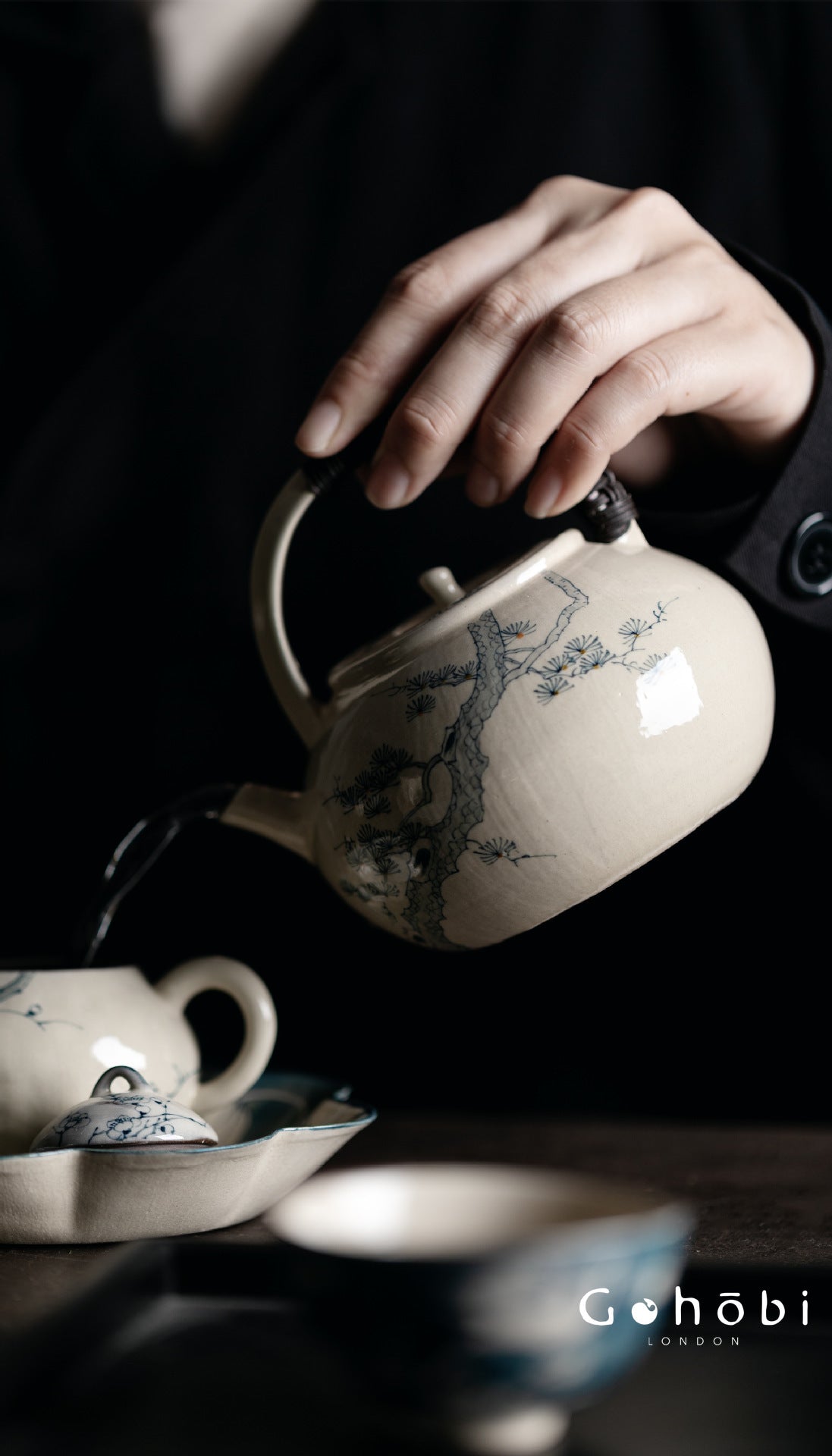 Gohobi Outdoor Portable Blue & White Teapot – Rattan Beam Open Flame Brewing Kettle (400ml)