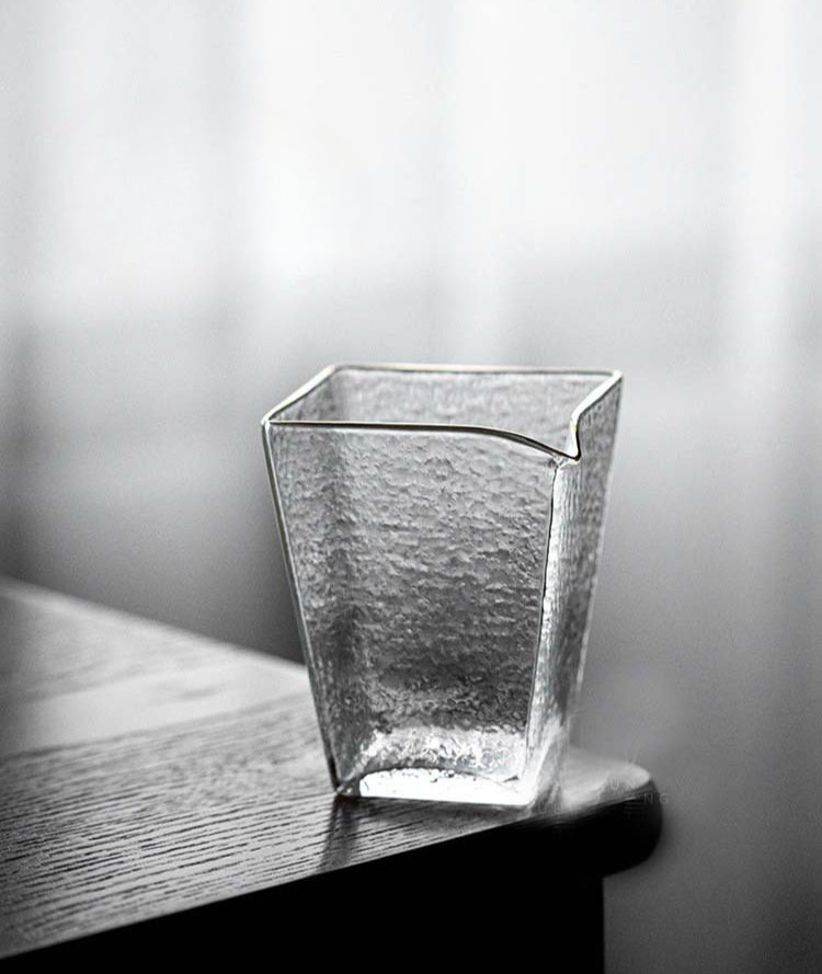 Pichet carré en verre fait main Gohobi