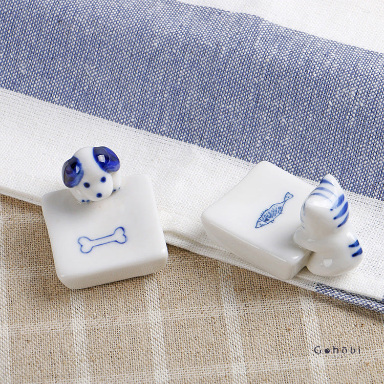 Gohobi Blue and White Ceramic Dog and Cat Chopstick Rest