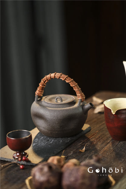 Gohobi Nanbanyaki Fireplace Teapot – Collector’s Wabi-Sabi Beam-Lifted Kettle (800ml)