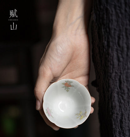 [賦山敘 x Gohobi] “Emerald Blossom” Petal-Shaped Master Cup – Hand-Painted Ceramic Gongfu Tasting Cup with Gold Detailing