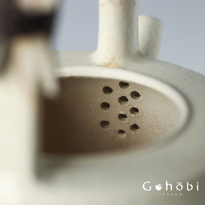 Gohobi Firewood Shino Beam Pot – Handmade 1L Ceramic Teapot