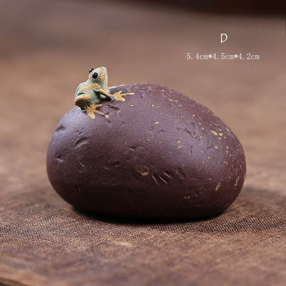Gohobi Yixing Purple Clay Lotus Frog Tea Pet – Handmade Water-Spraying Lucky Ornament