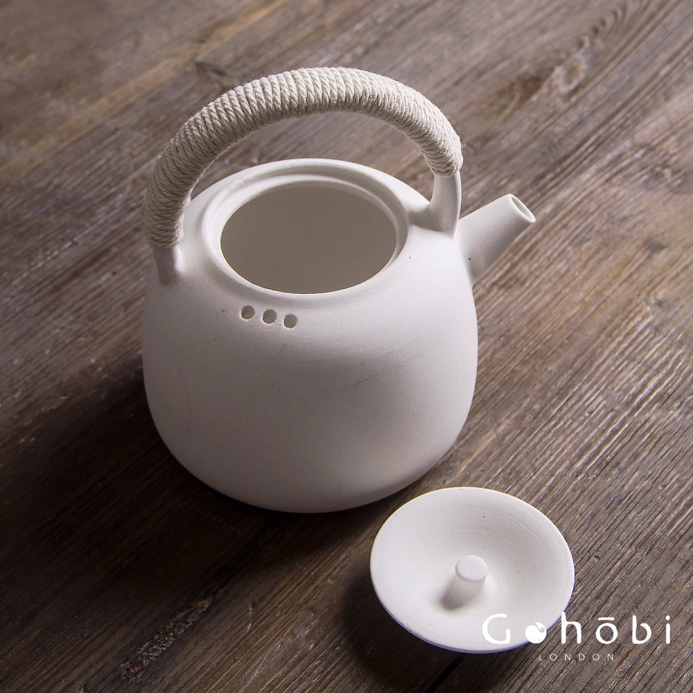 Gohobi Handmade Japanese White Mud Beam Teapot – Charcoal-Inspired Ceramic Kettle (750ml)