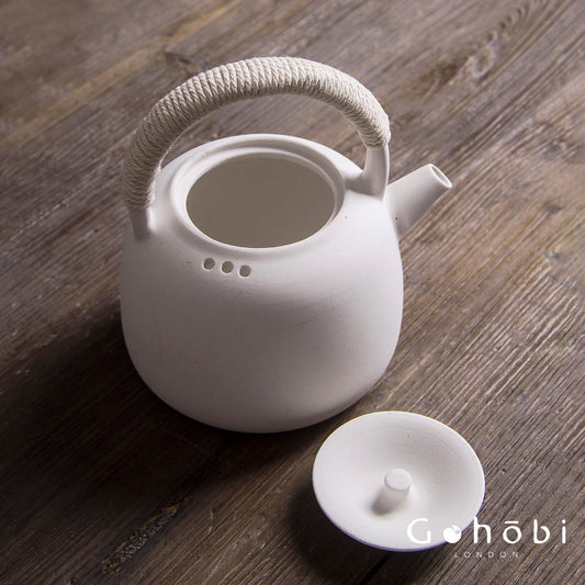 Gohobi Handmade Japanese White Mud Beam Teapot – Charcoal-Inspired Ceramic Kettle (750ml)