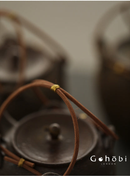 Gohobi Heat-Resistant Old Rock Mud Boiling Teapot – Coarse Pottery Beam-Lifted Stove Kettle (560ml)