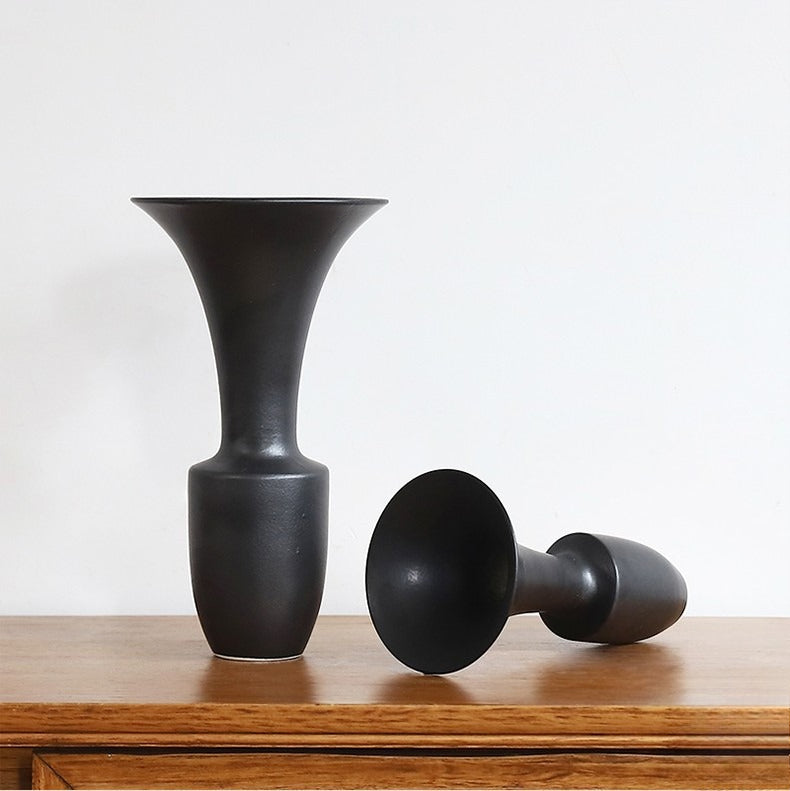 Gohobi Japanese Ikebana Flower Arranger Vase – Minimalist Ceramic Decorative Vessel