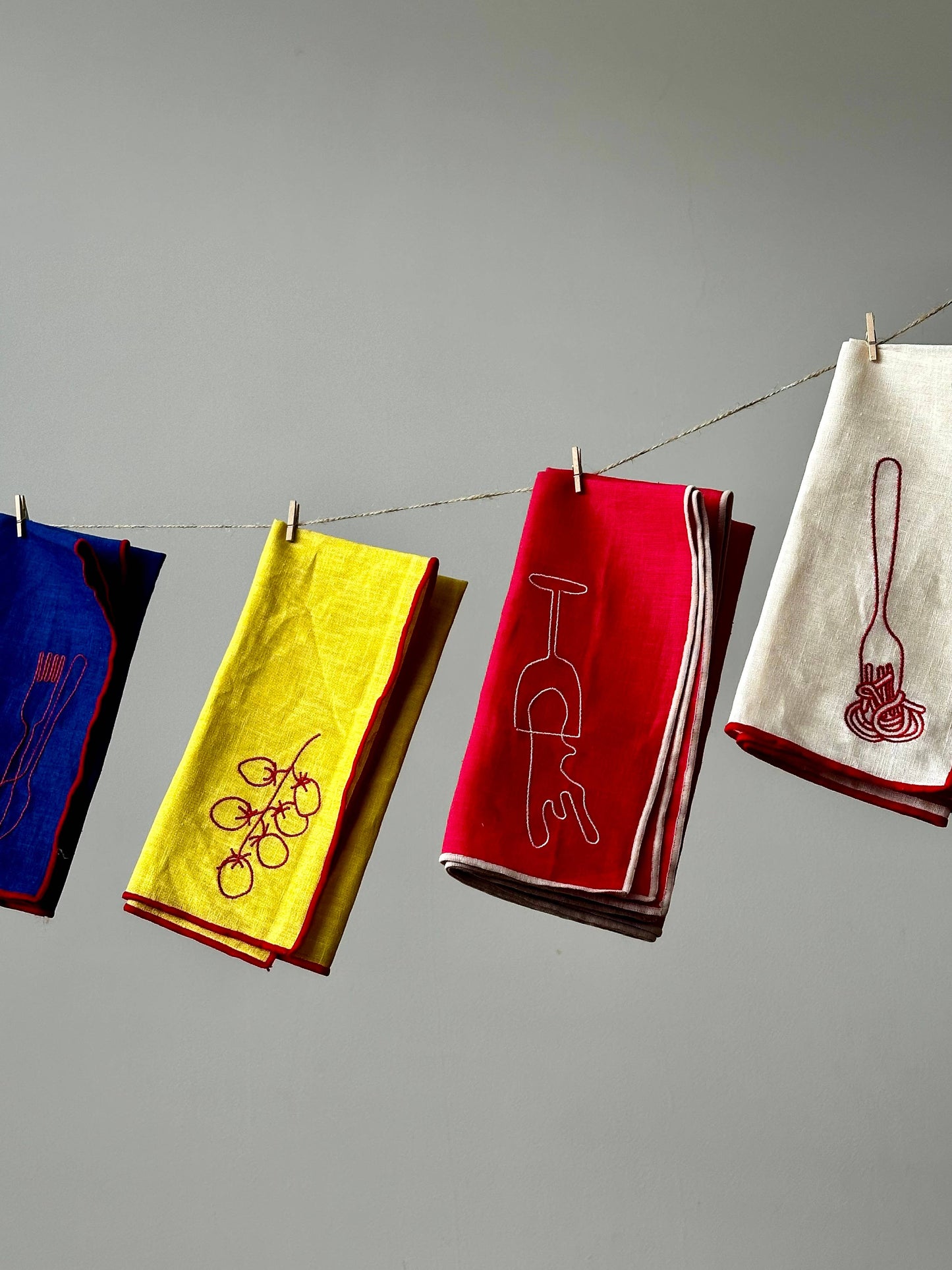 HereThe Linen Blend Napkins - Vine Tomatoes (Set of 2)