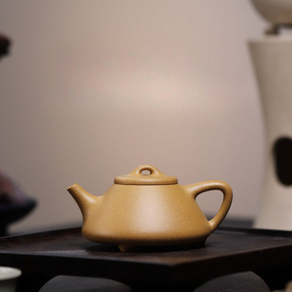 [Chingshui Tang 青水堂] Handmade Yixing Yellow Zisha Clay Teapot – 140ml Original Ore Huangjin Duan (Golden Duan) Clay Shih Piao Teapot, Thin-Walled Gongfu Purple Clay Teaware