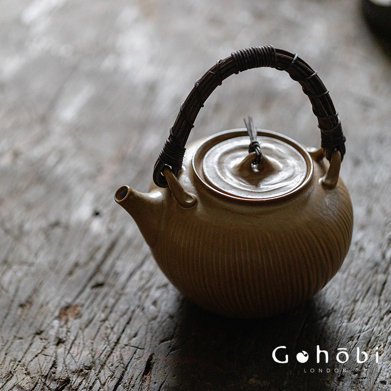 Gohobi Japanese Pottery Rattan-Woven Teapot – Handmade Open Flame Kettle (500ml, 2 Colours)