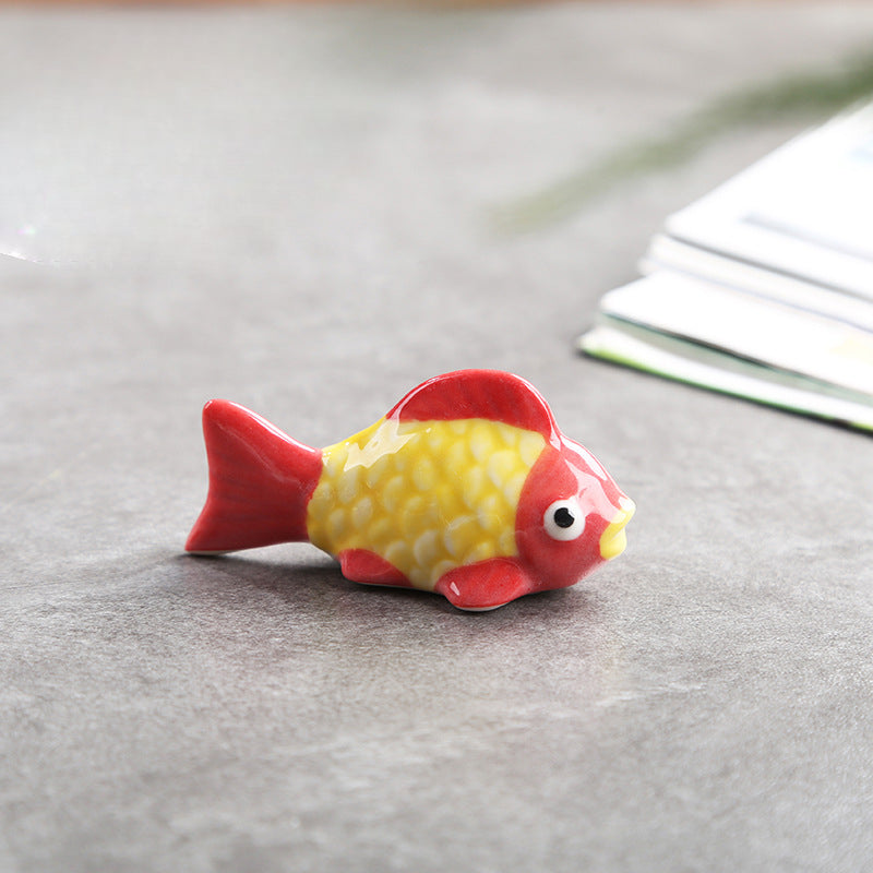 Gohobi Colourful Goldfish Chopstick Rest