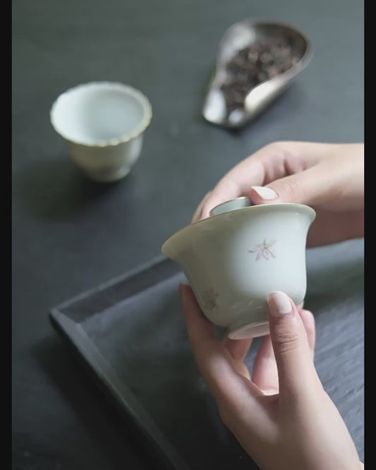 [賦山敘 x Gohobi] “Dusky Purple Orchid” Gaiwan – Handmade Jingdezhen Ceramic Tea Bowl with Heat-Resistant Design