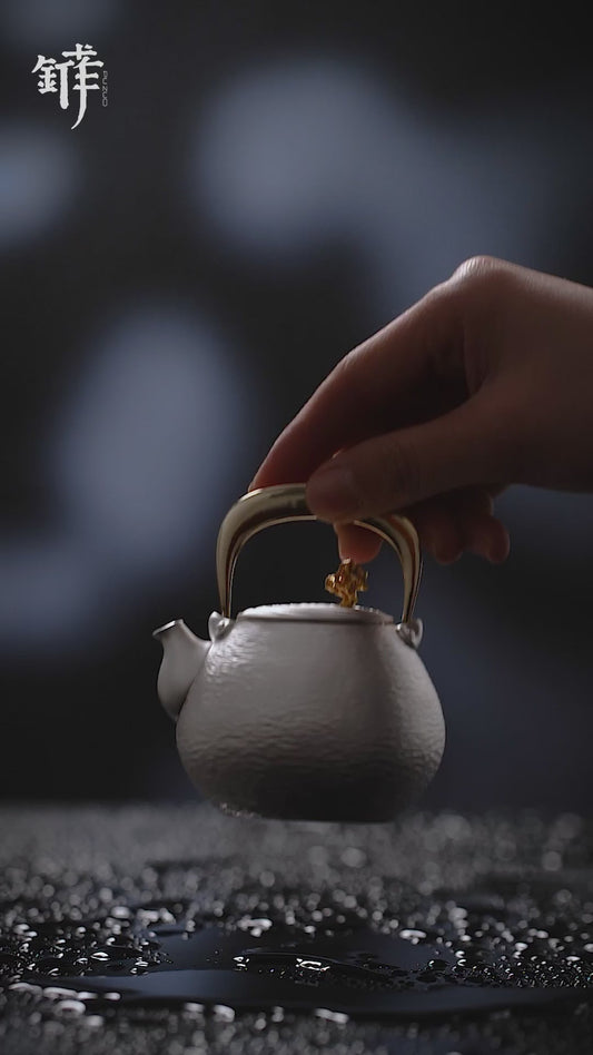 [蔓生敘古x Chingshui Tang]  "Zhe Yue" Silver Teapot – 150ml Handcrafted Silver & Copper Teaware with Moon Handle and Engraved River Pattern