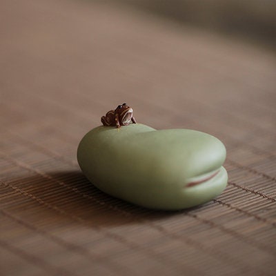 Gohobi Handmade ceramic YiXing clay bean and Frog Tea ornaments Tea pets Chinese Gongfu tea Japanese Chado unique ornaments