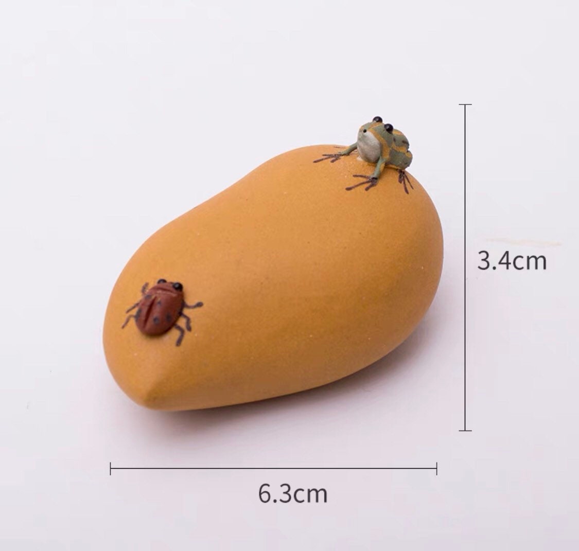 Gohobi Handmade ceramic YiXing clay mango and Frog Tea ornaments Tea pets Chinese Gongfu tea Japanese Chado unique ornaments