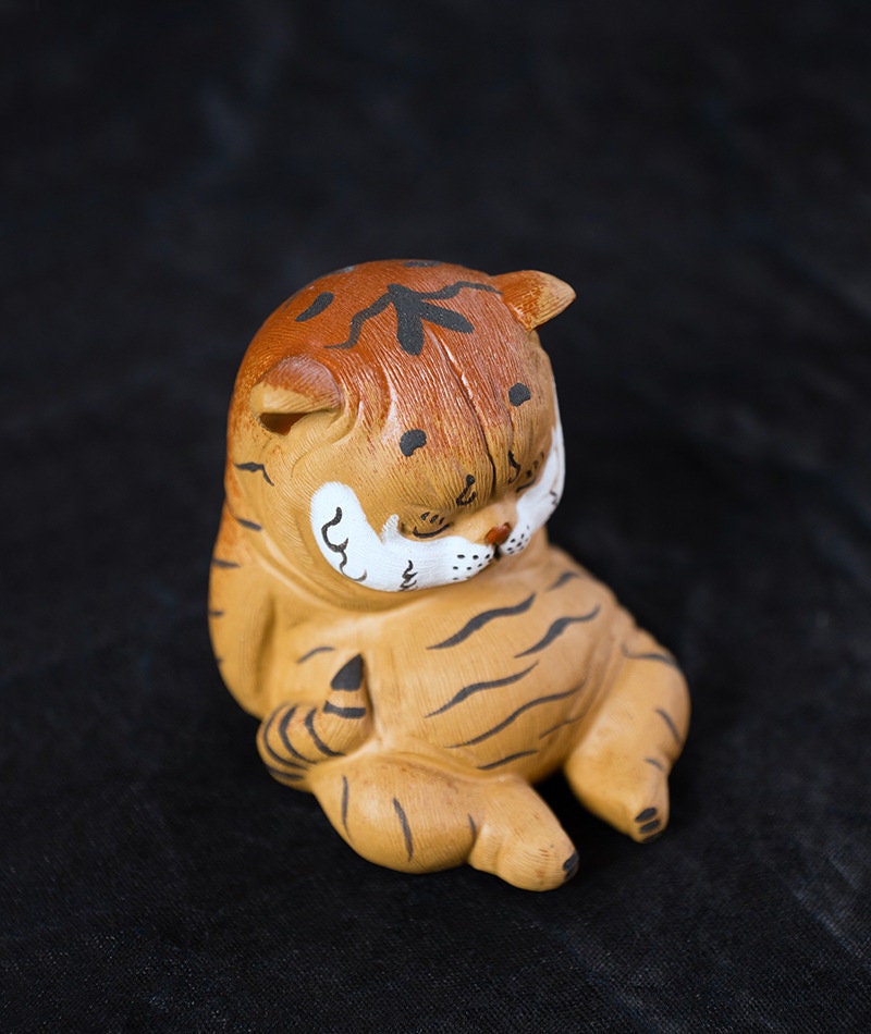 Gohobi Handmade sleepy tiger ornaments Tea pets ceramic YiXing clay  Chinese Gongfu tea Kung fu tea Japanese Chado unique ornaments